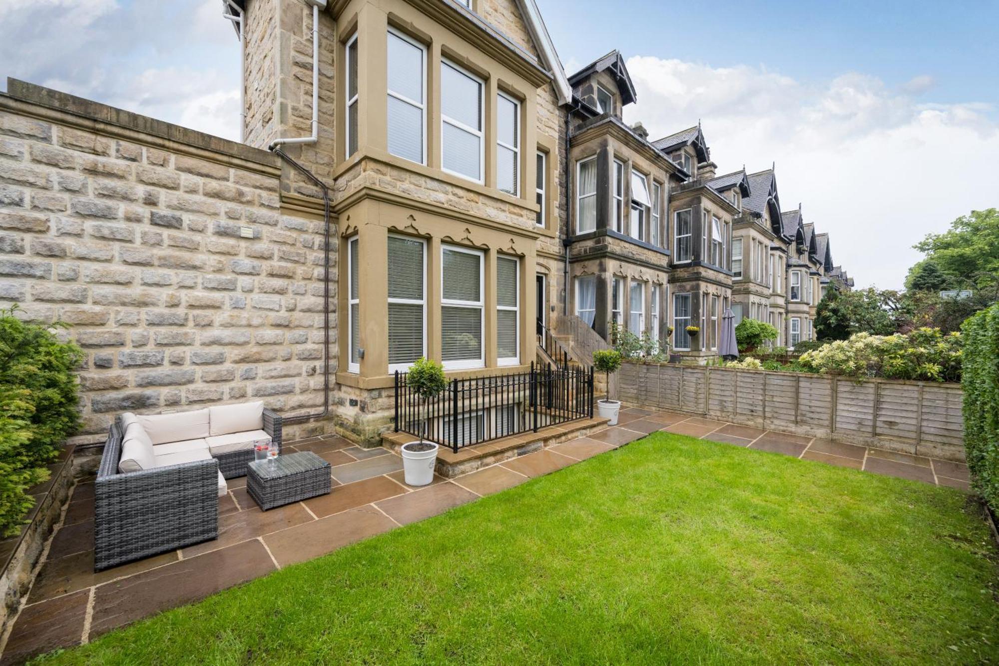 Sixtytwo By Serviced Apartment